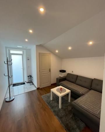 Studio Privee Vesoul -Wifi,Tv,Clim,Parking Gratuit Ngoại thất bức ảnh